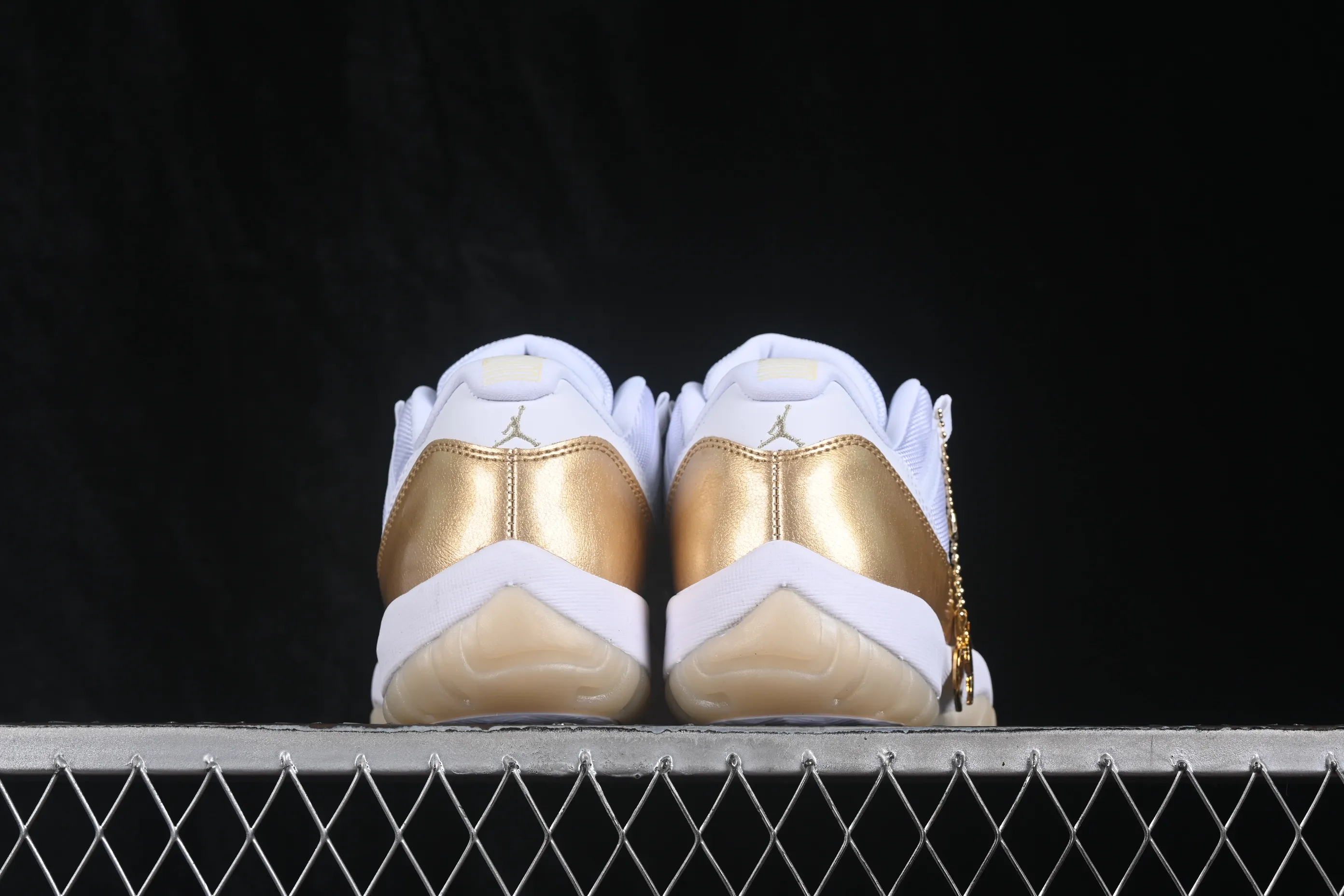 All categories Air Jordan Jordan series basketball shoes Air Jordan 11 F version Air Jordan 11 Low "Metallic Gold" AJ11 Joe 11 Platinum AH7860-102